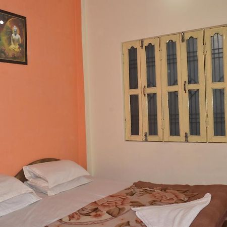 Hotel Om Rest House Waranasi Zewnętrze zdjęcie