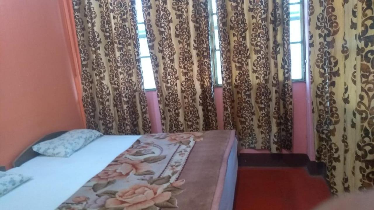 Hotel Om Rest House Waranasi Zewnętrze zdjęcie