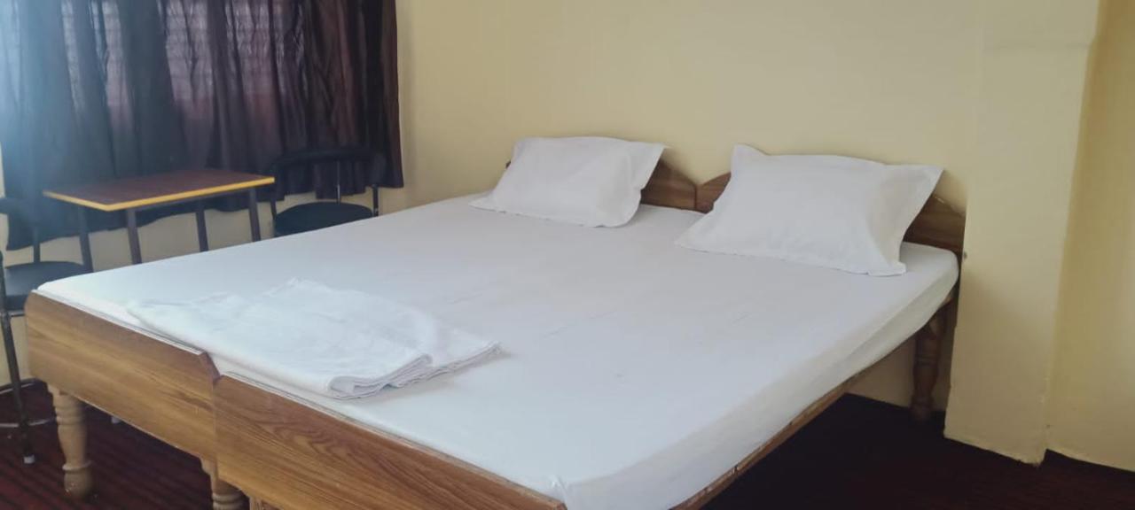 Hotel Om Rest House Waranasi Zewnętrze zdjęcie