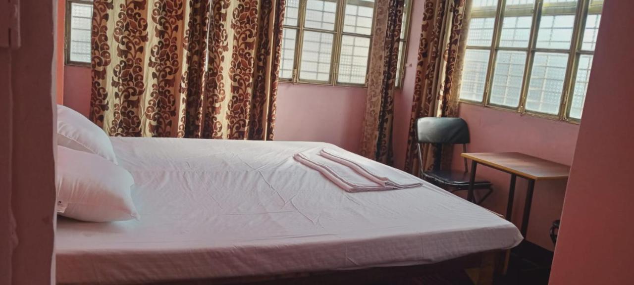 Hotel Om Rest House Waranasi Zewnętrze zdjęcie