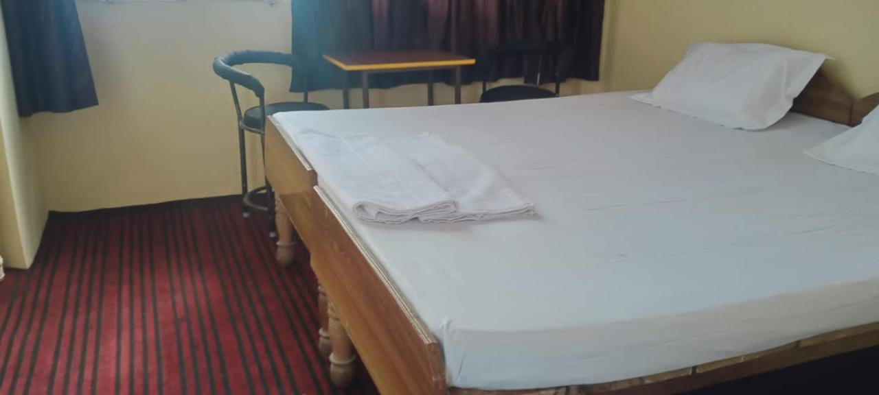 Hotel Om Rest House Waranasi Zewnętrze zdjęcie