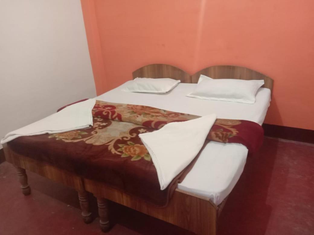 Hotel Om Rest House Waranasi Zewnętrze zdjęcie