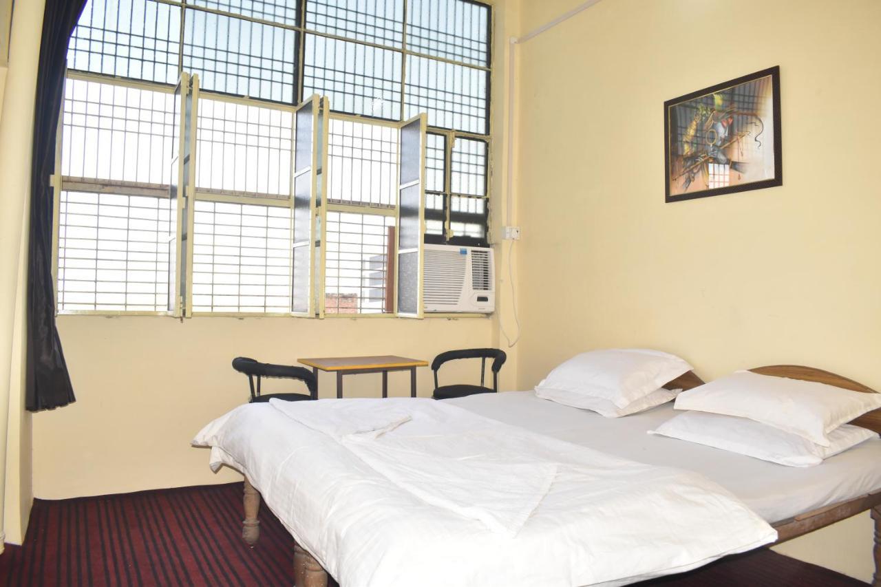 Hotel Om Rest House Waranasi Zewnętrze zdjęcie