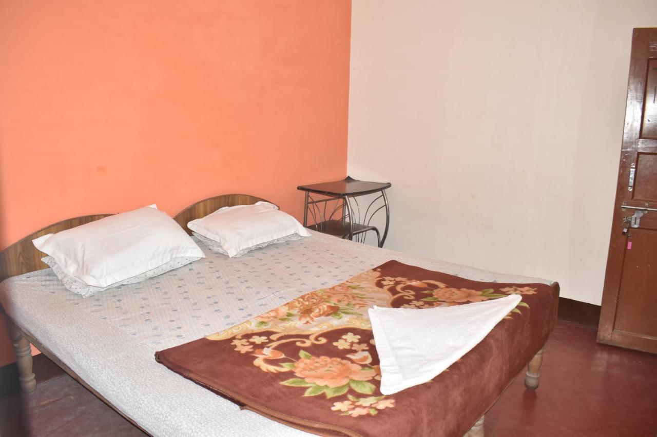 Hotel Om Rest House Waranasi Zewnętrze zdjęcie